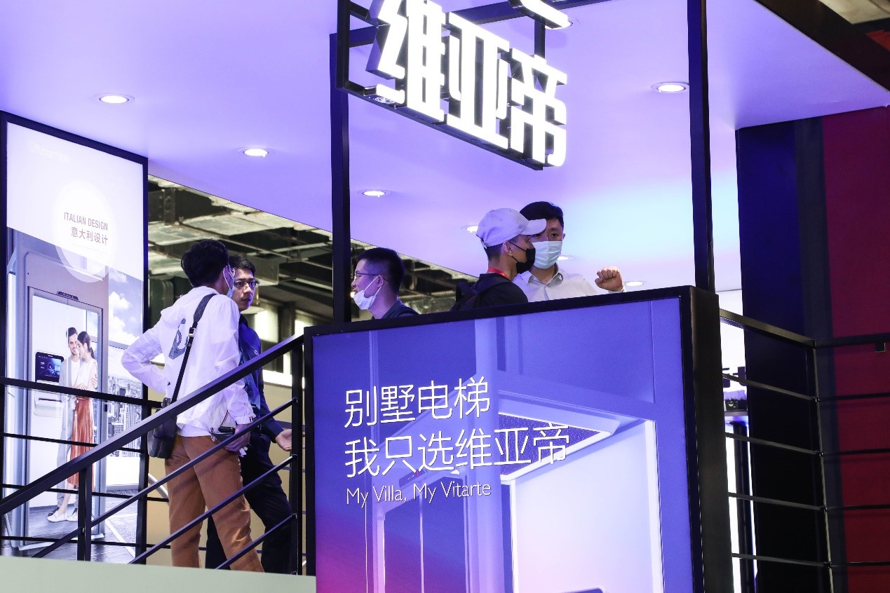 用產(chǎn)品驅(qū)動未來 龍闖電梯引爆家用電梯新浪潮222.jpg