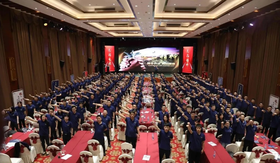 龍闖電梯7年慶表彰大會(huì)圓滿結(jié)束！444.jpg